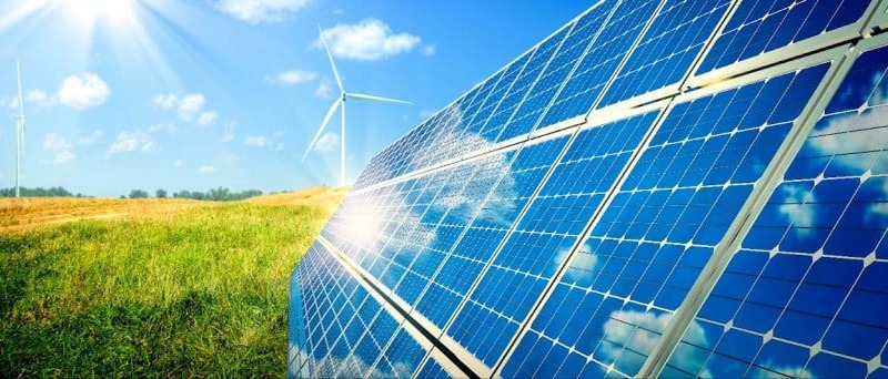 風力発電と太陽光パネル