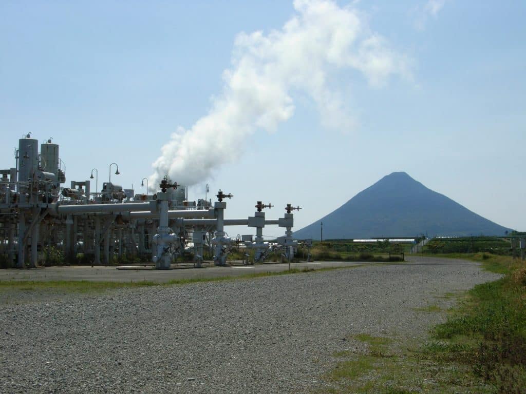 地熱発電所と活火山